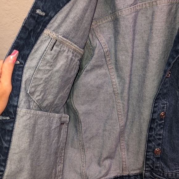 Really pretty Tommy Hilfiger Jean jacket w/hoodie - Picture 3 of 9